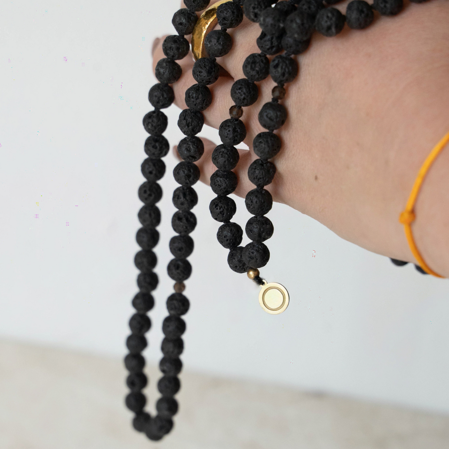 handgeknüpfte Gebetskette_Mala_Tesbih_Lavastein_Heilsteine_Natursteine_Spiritualität_Gebet_Dhikr_nourganics