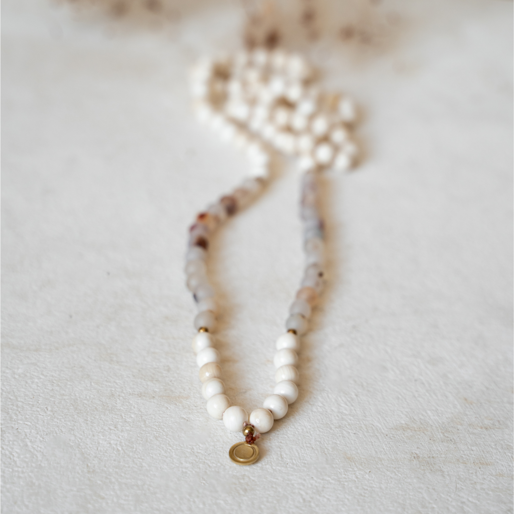 handgeknüpfte Gebetskette_Mala_Muschel_Achat_Heilsteine_Natursteine_Spiritualität_Gebet_Dhikr_nourganics