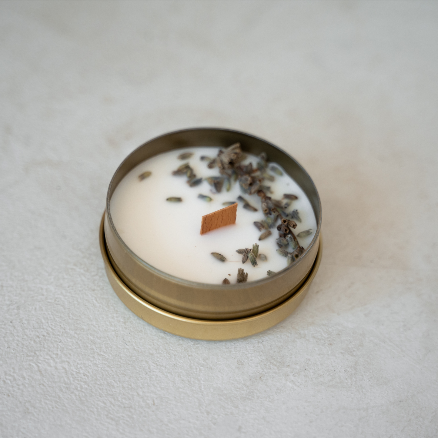 Sojawachs Kerze mit Trockenblüten (Rose, Lavendel oder Jasminblüte) - Gold ◎