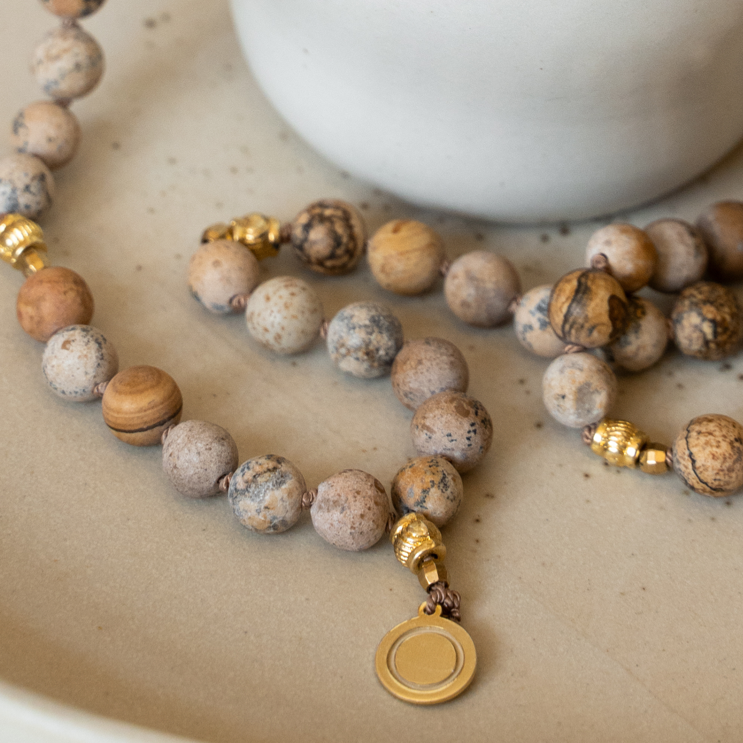 handgeknüpfte Gebetskette_Mala_Jaspis_Heilsteine_Natursteine_Spiritualität_Gebet_Dhikr_nourganics