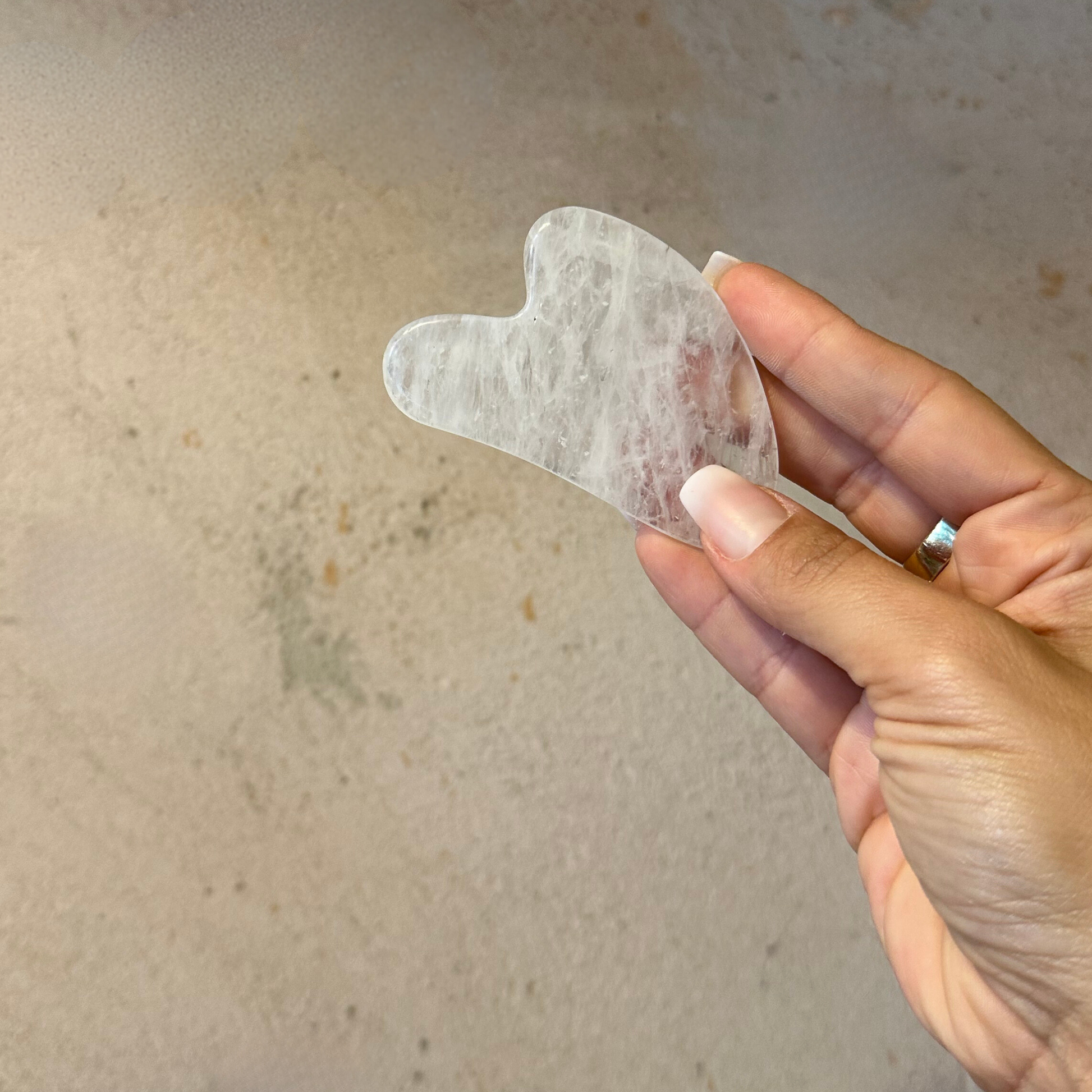 Gua Sha_Bergkristall_Gesichtsmassage_nourganics