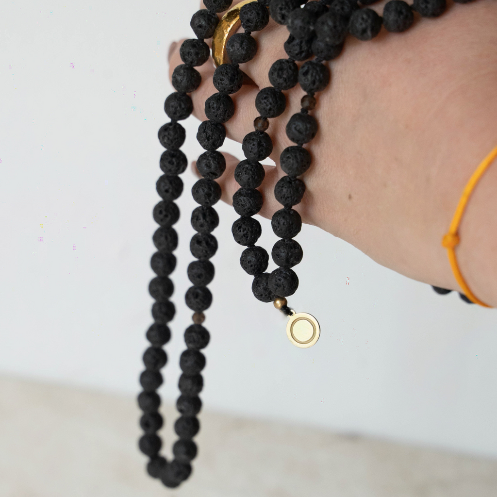 handgeknüpfte Gebetskette_Mala_Tesbih_Lavastein_Heilsteine_Natursteine_Spiritualität_Gebet_Dhikr_nourganics