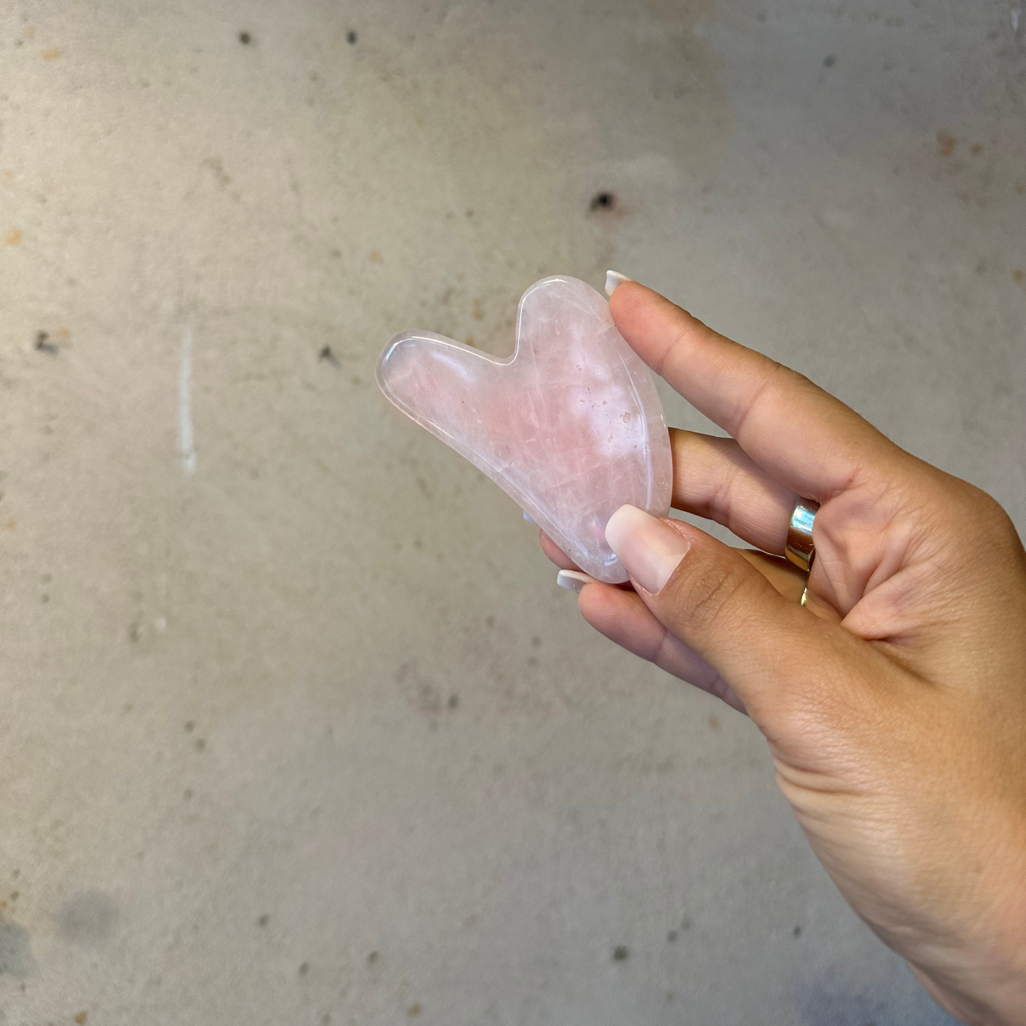 Gua Sha_Rosenquarz_Gesichtsmassage_nourganics