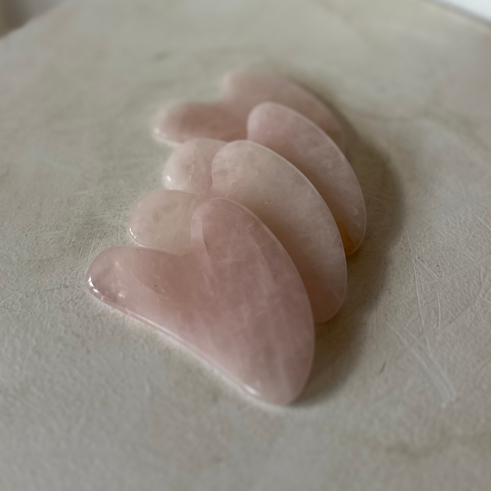 Gua Sha_Rosenquarz_Gesichtsmassage_nourganics